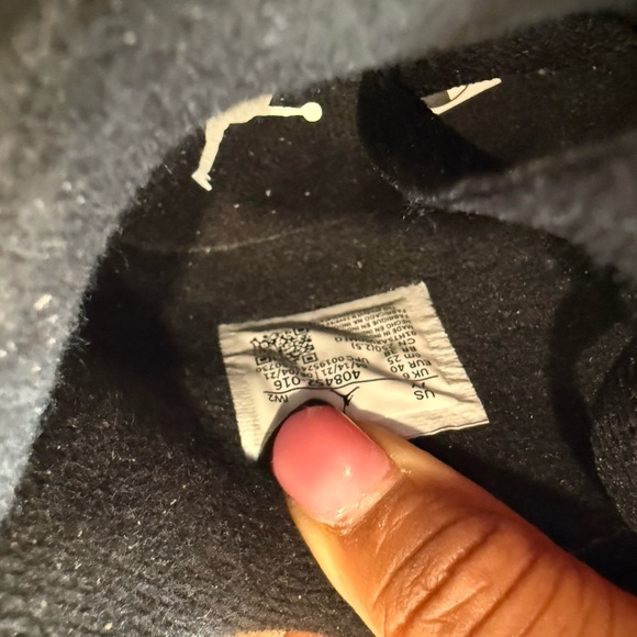 Jordan Retro 4 Authentic Black and Red Sneakers Never Worn - Picture 5 of 6